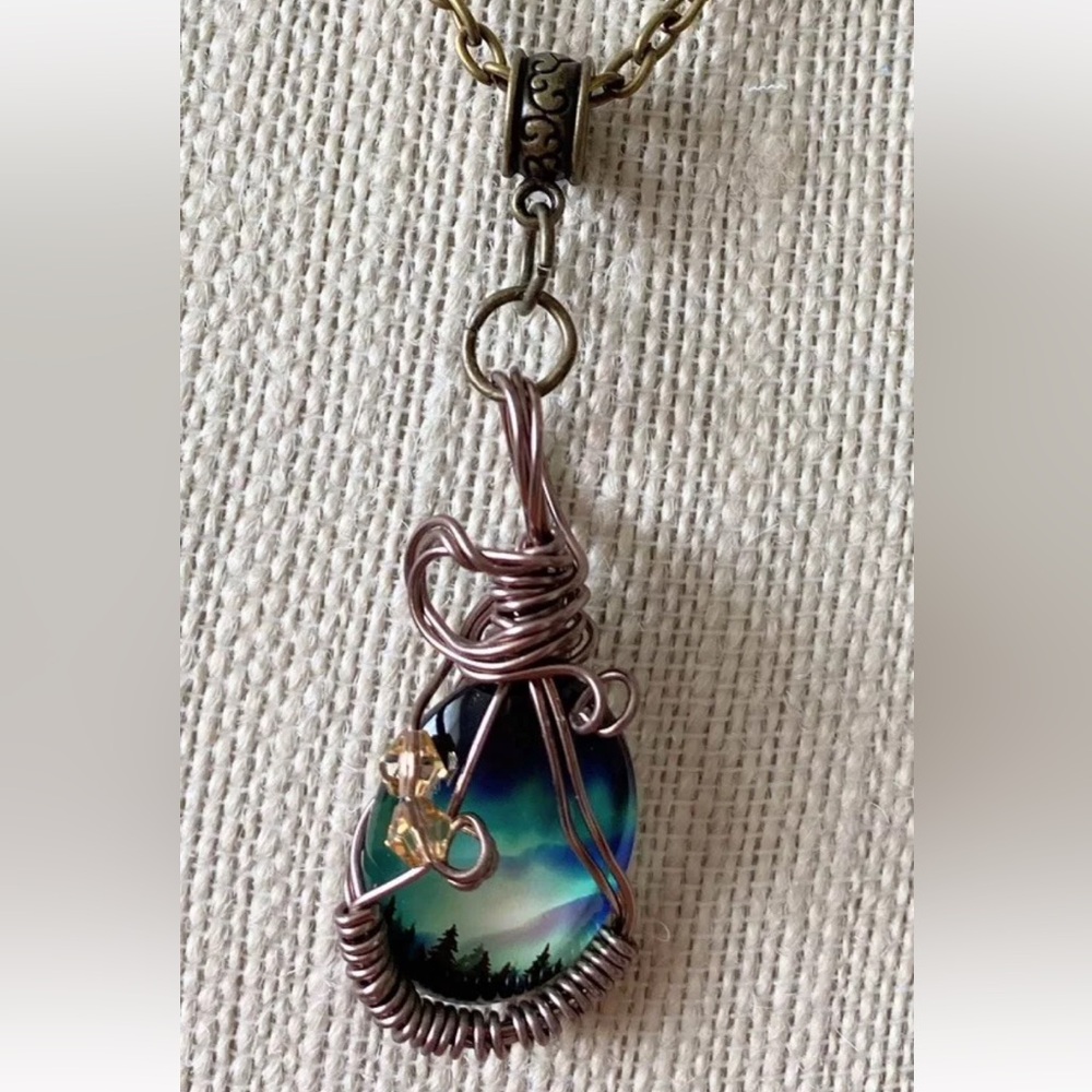 Northern Lights Aurora Borealis bronze pendant necklace - Picture 4 of 5
